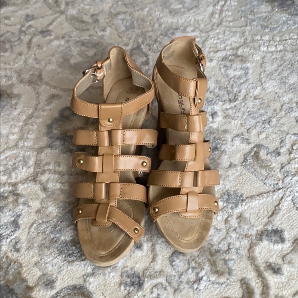 *Bandolino Tan Gladiator Shoes.  #33